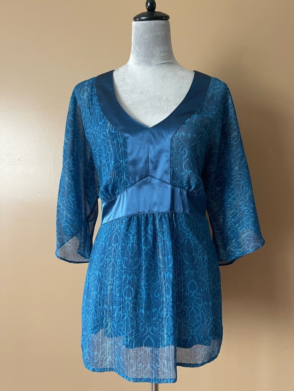 Apostrophe Blue Sheer Jacquard V-Neck Tunic with Satin Trim size XL